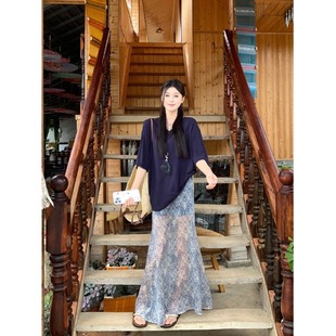 夏日绝美穿搭巨好看的藏蓝色t恤碎花连衣裙子两件套装女2025新款