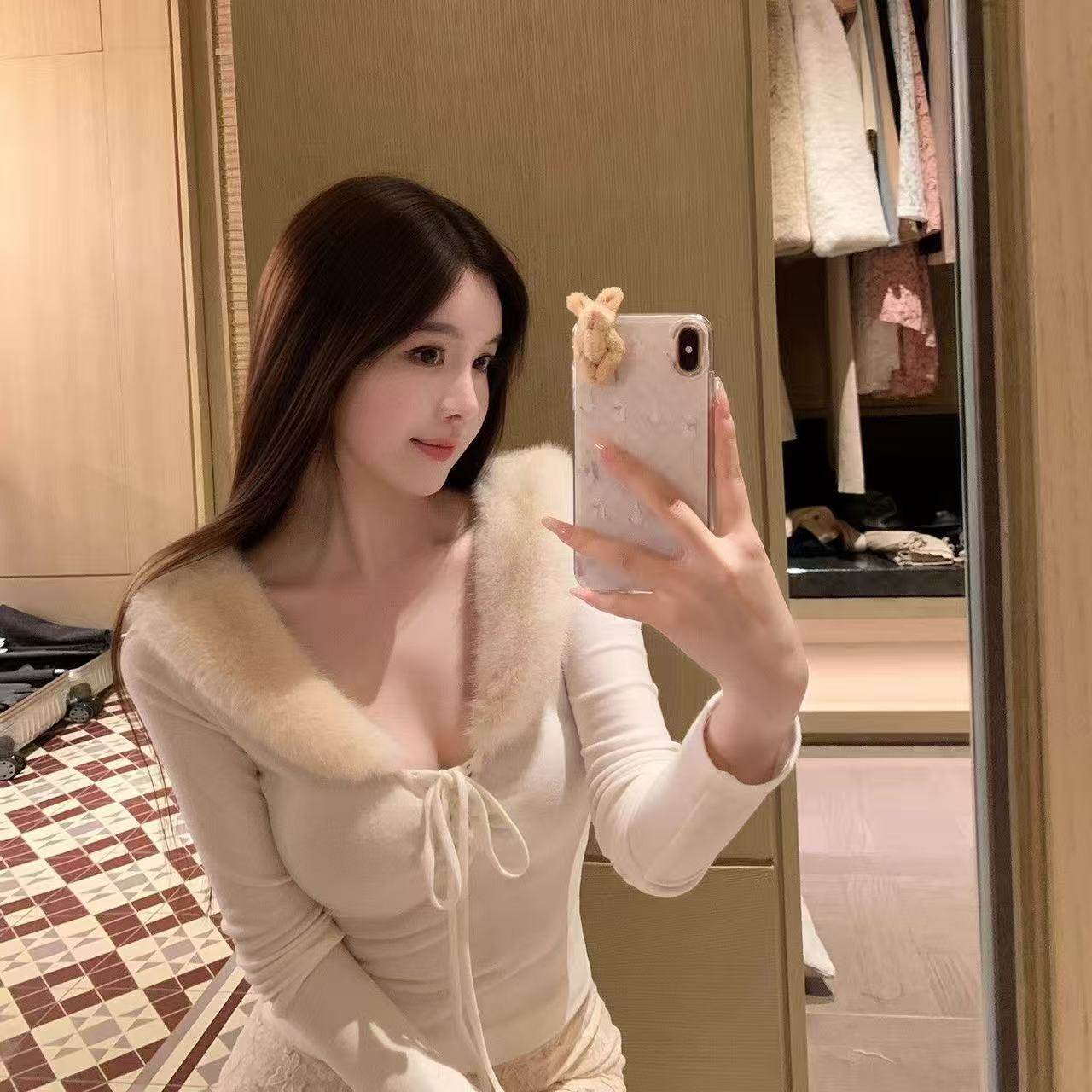 法式白色毛毛拼接v领长袖t恤女秋冬保暖内搭可外穿气质高级感上衣