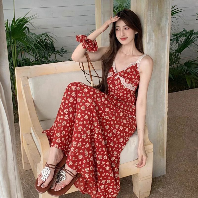 夏季蕾丝拼接碎花吊带连衣裙