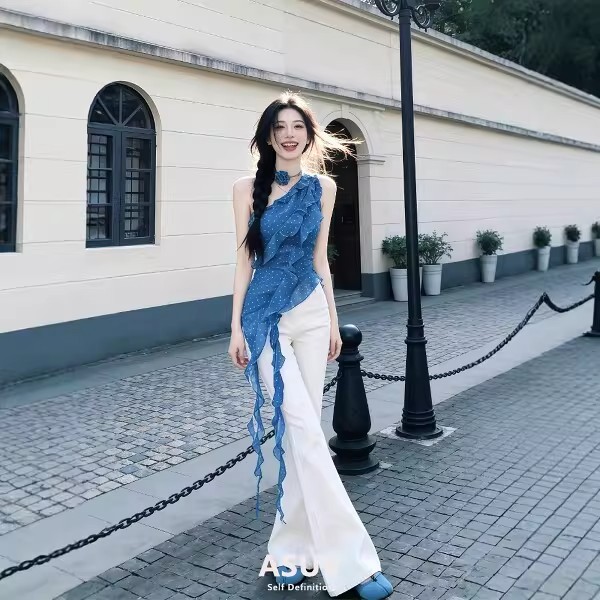 不规则蓝色波点斜肩吊带背心2026夏季新款荷叶边修身无袖上衣女装