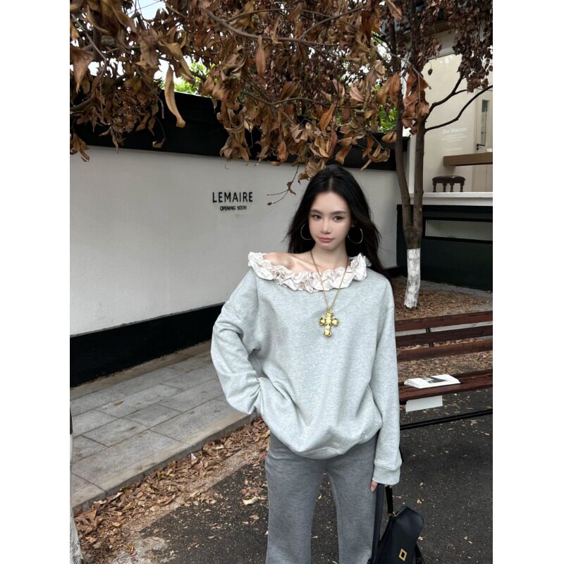 慵懒风设计感花边露肩卫衣女