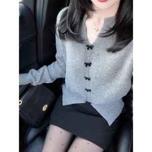 法式灰色v领蝴蝶结针织衫女秋冬季高级感小香风打底毛衣别致上衣