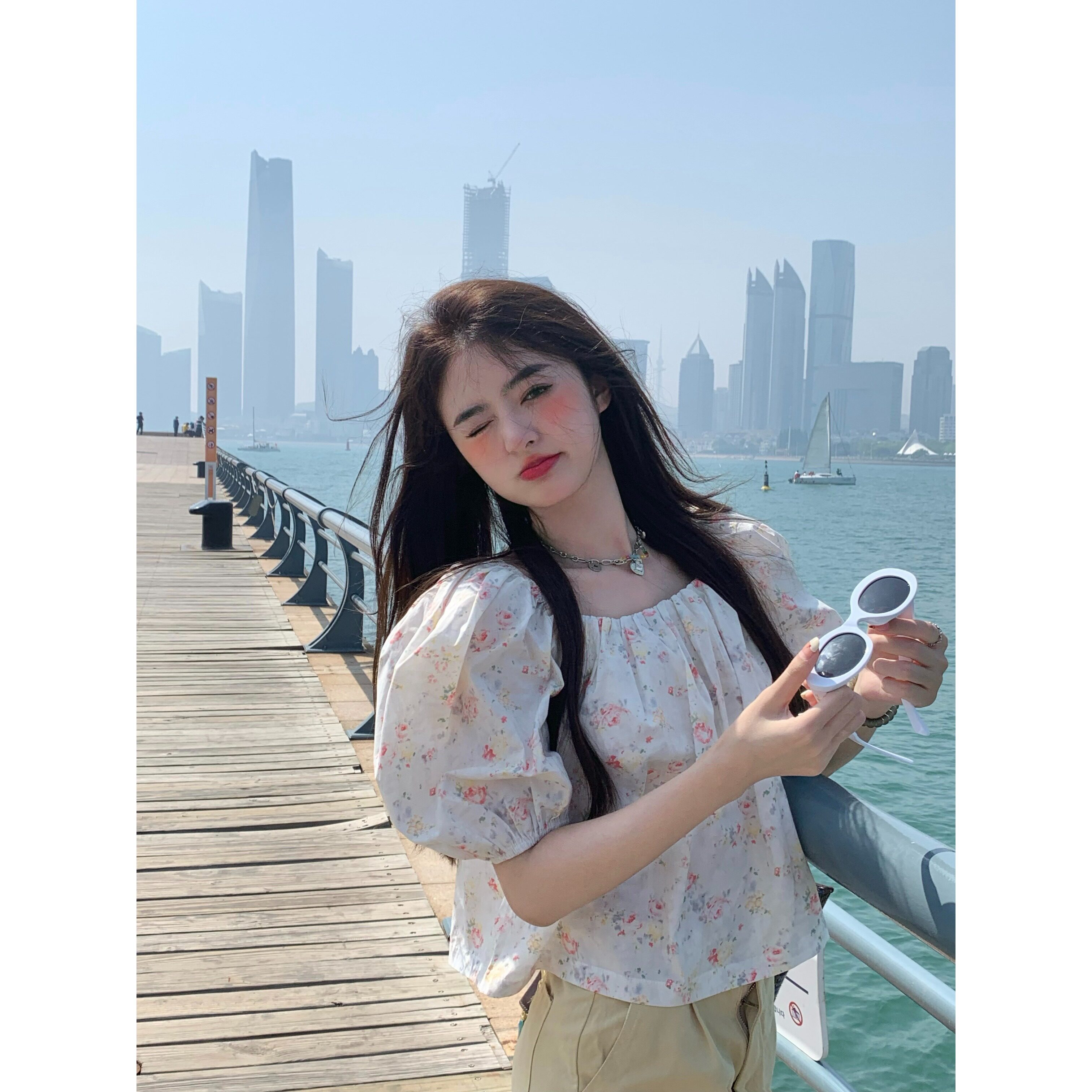 夏季网红温柔风气质碎花上衣女2025新款甜美宽松衬衫一字肩泡泡袖