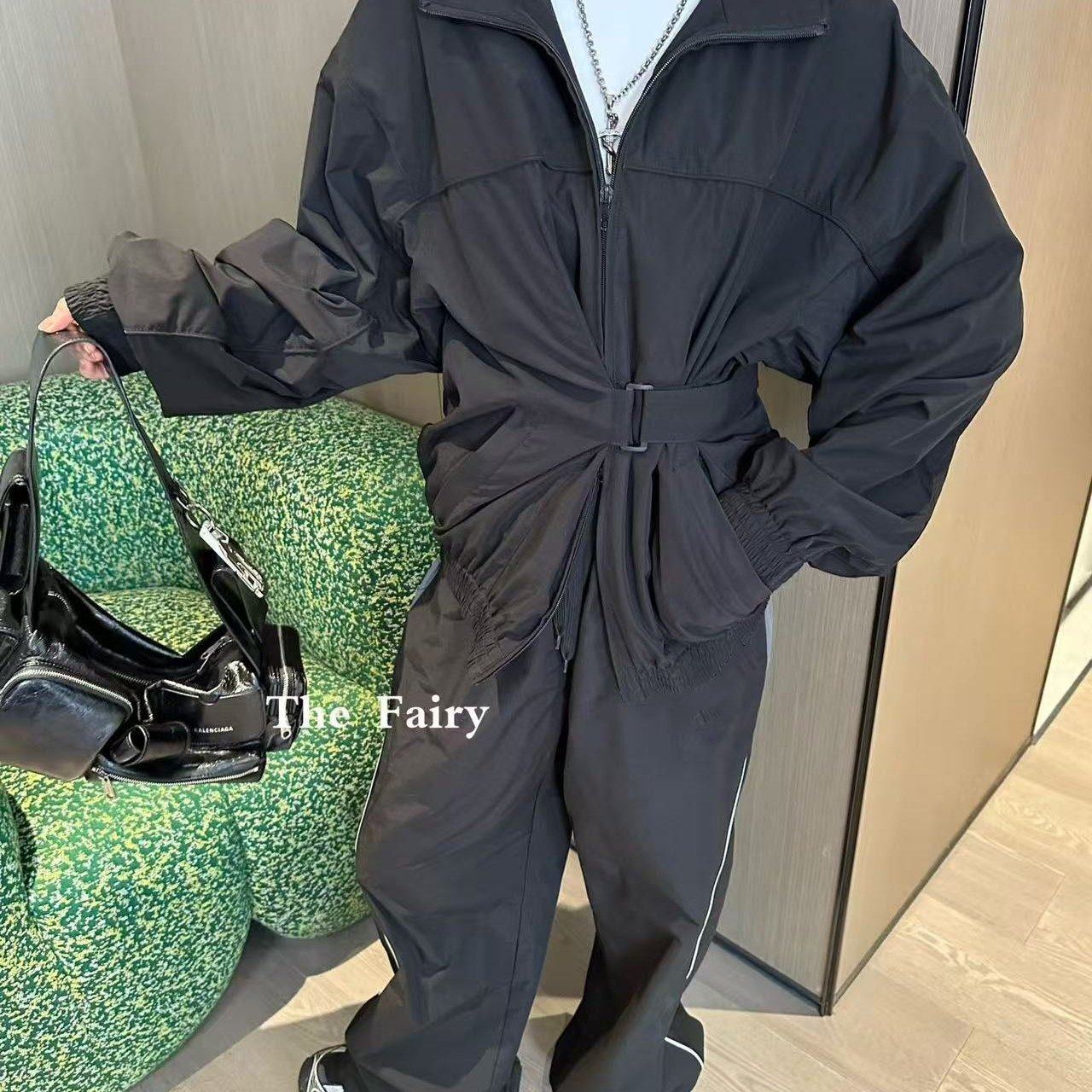 好漂亮黑色粘扣夹克冲锋衣外套女2025年冬季新款短上衣修身显瘦潮