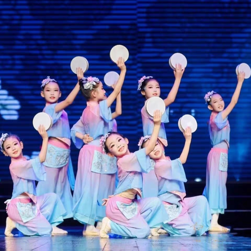 中国风古典舞画茶闲情抒演出服