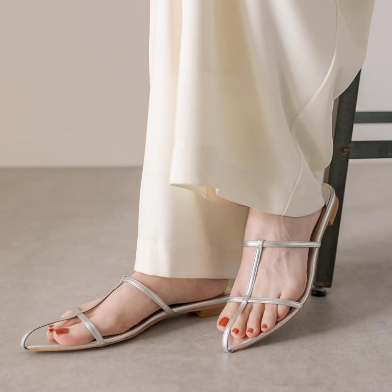 2024年夏季新款简约露趾一字带拖鞋女真皮百搭银色尖头平底凉拖鞋