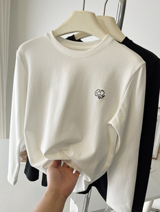 简约小刺绣白色长袖t恤女春秋圆领正肩宽松显瘦内搭打底衫上衣