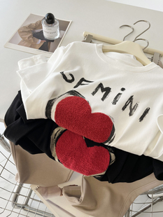 白色爱心印花磨毛短袖t恤女加厚设计感小众宽松休闲打底衫上衣