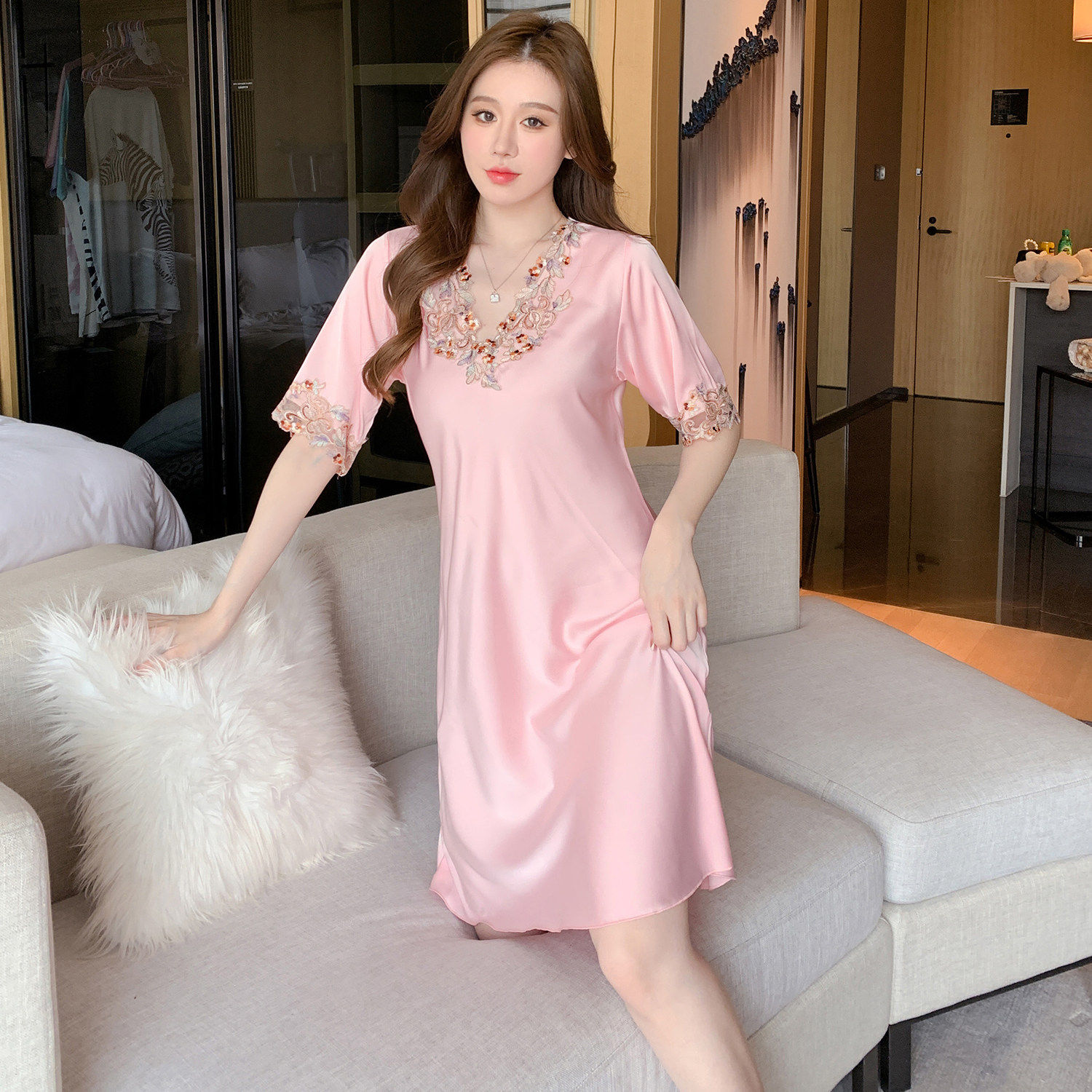 冰丝睡裙女夏季V领短袖高级感仿真丝宽松大码家居服薄款外穿睡衣