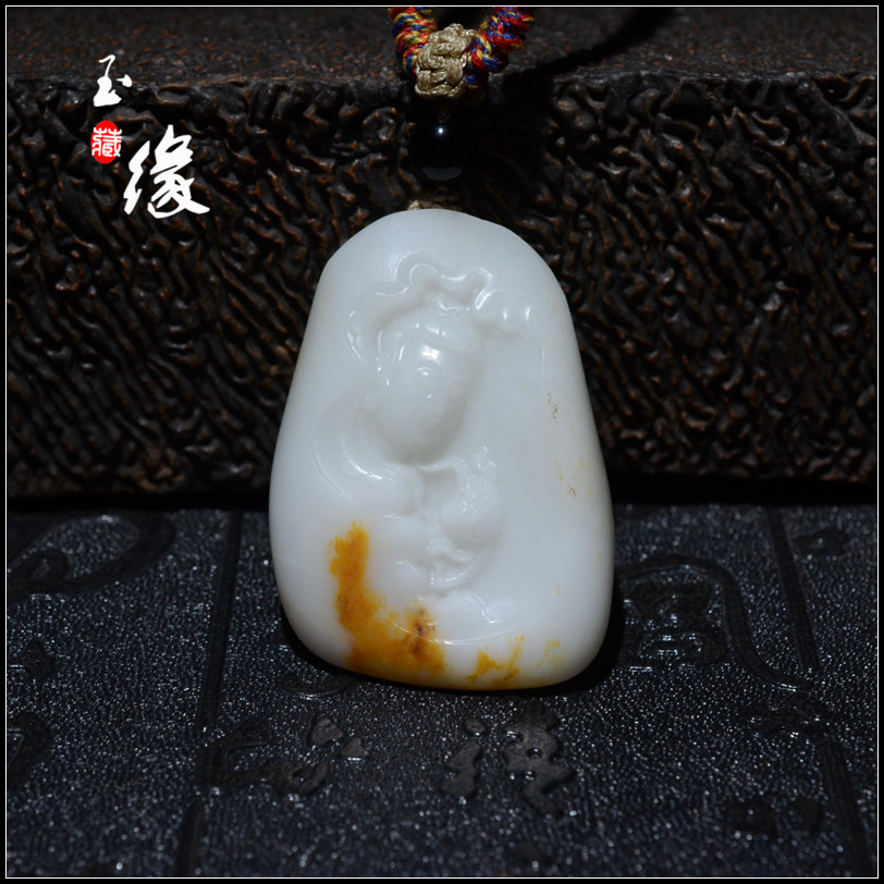 新疆和田玉挂件白玉籽料原石鸡骨白红皮侧脸观音玉之缘男女款新品