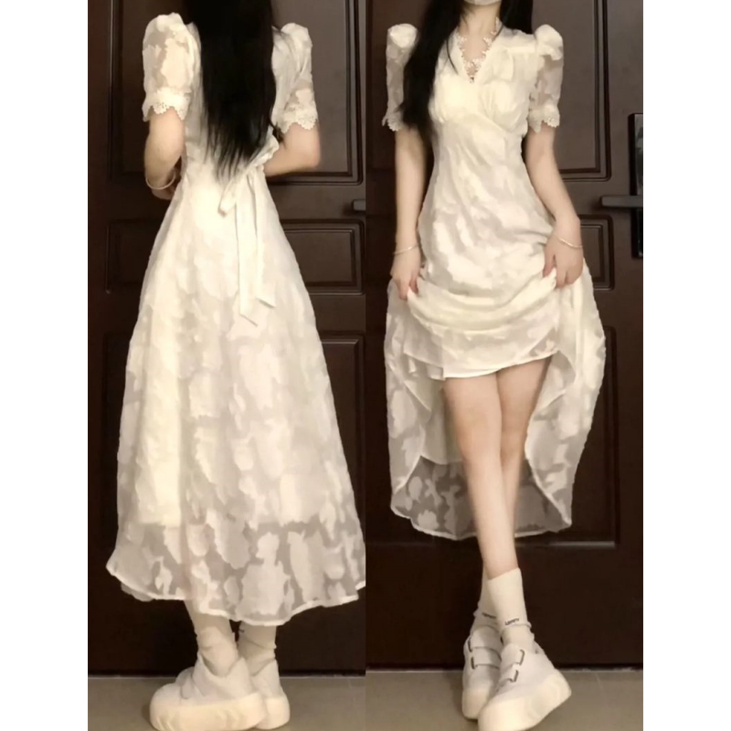 法式白月光蕾丝泡泡袖V领