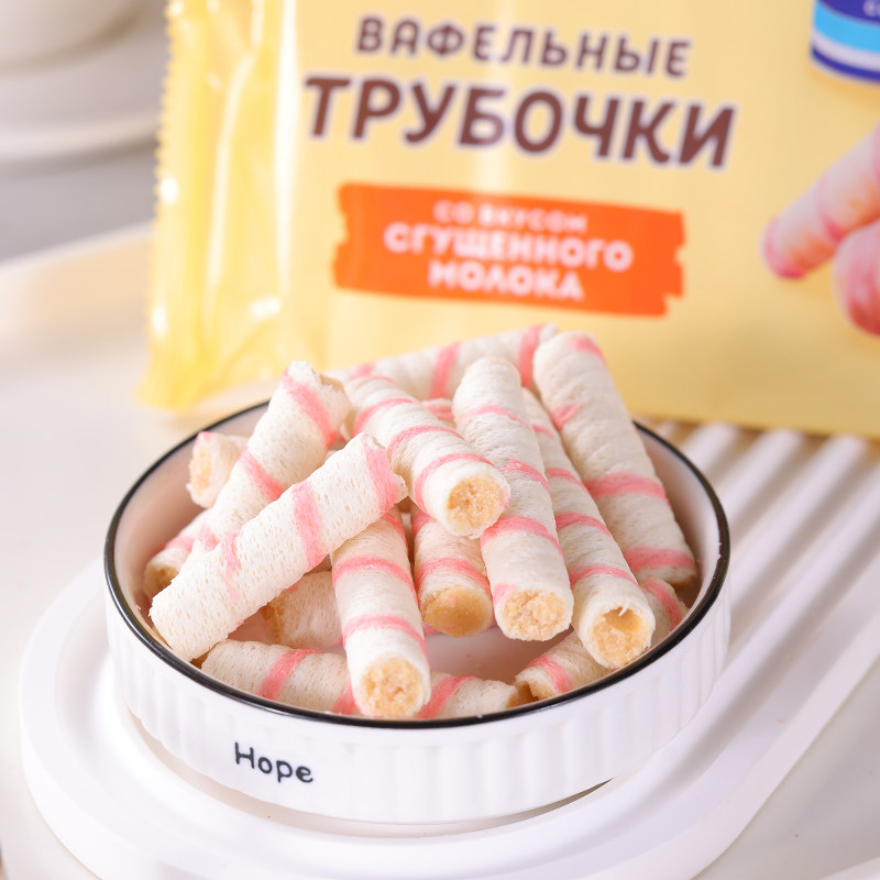 俄罗斯进口牛奶炼乳巧克力坚果酥脆蛋卷夹心威化饼干零食品190克