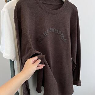 柠波家。复古深咖色贴标字母刺绣打底衫女冬加厚澳绒宽松长袖上衣