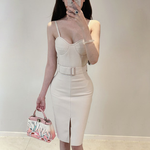绷黛低胸性感吊带杏色绷带连衣裙显白收腰包臀聚会姐妹装 腰带气质