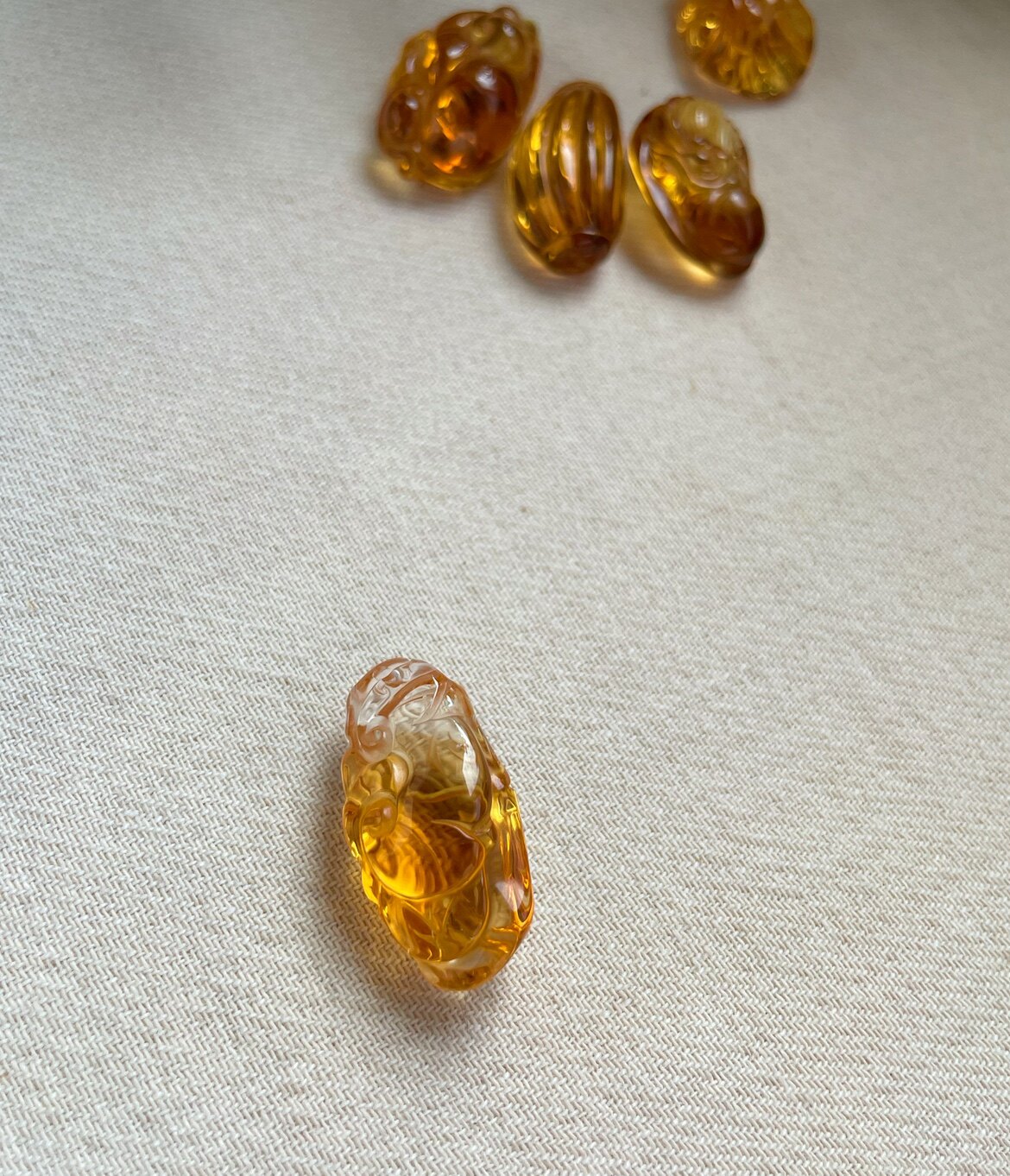 꾸준히 상승 중입니다. 천연 브라질 오렌지 시트린 조각 펜던트 목걸이