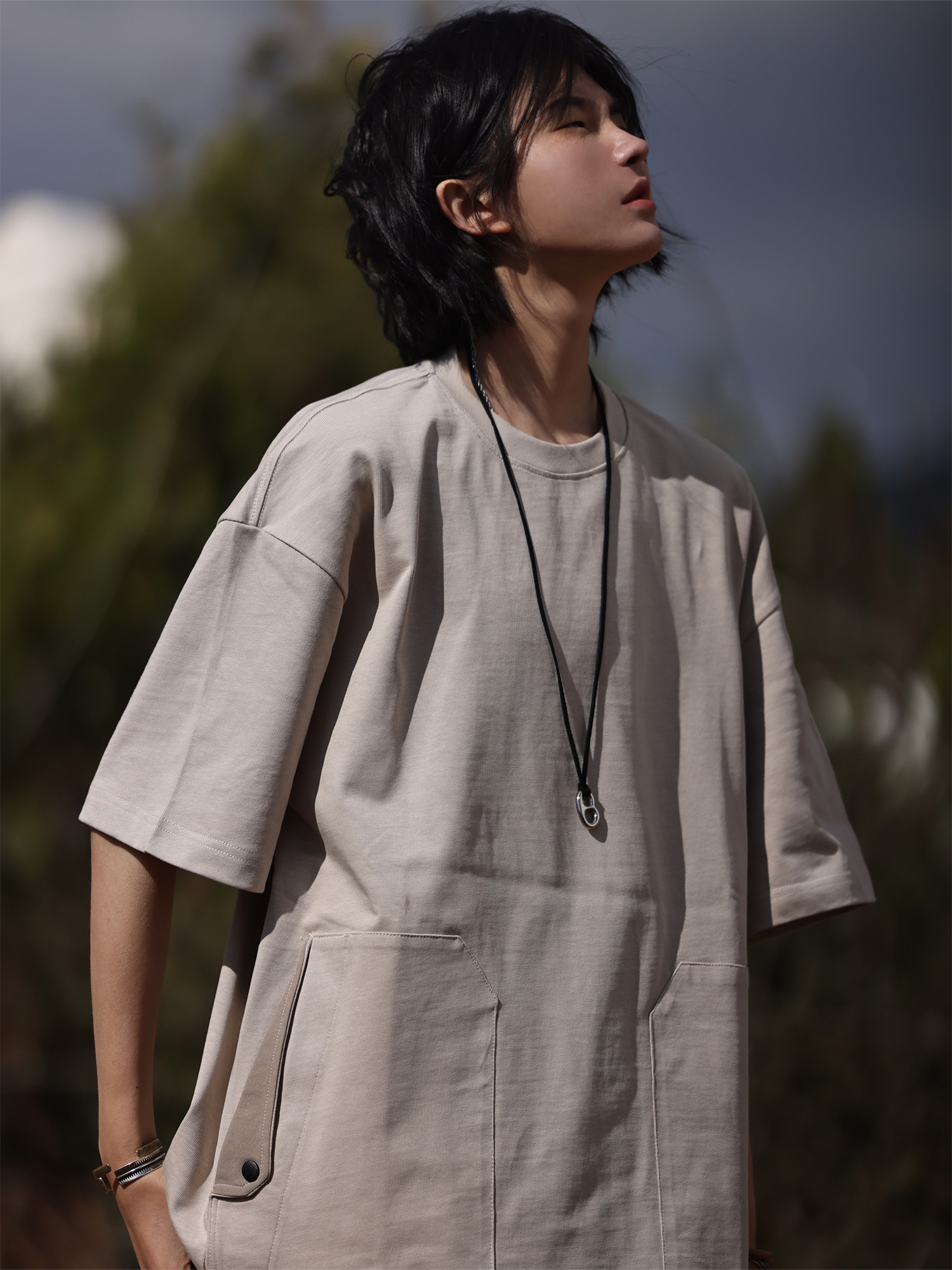 日系复古纯色五分袖口袋短袖