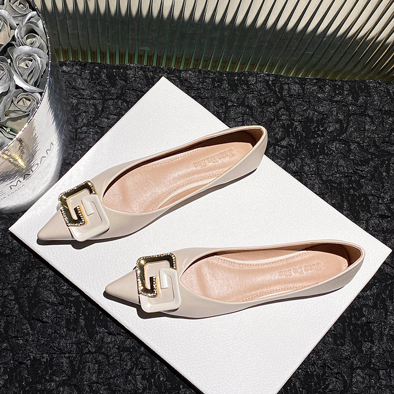 单鞋法式搭扣舒适柔软大码女鞋