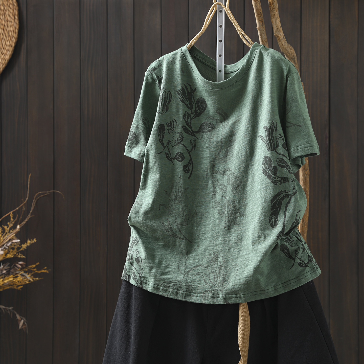 女士短袖t恤2026超火夏日新款独特印花巨好看纯棉不撞衫绿色上衣