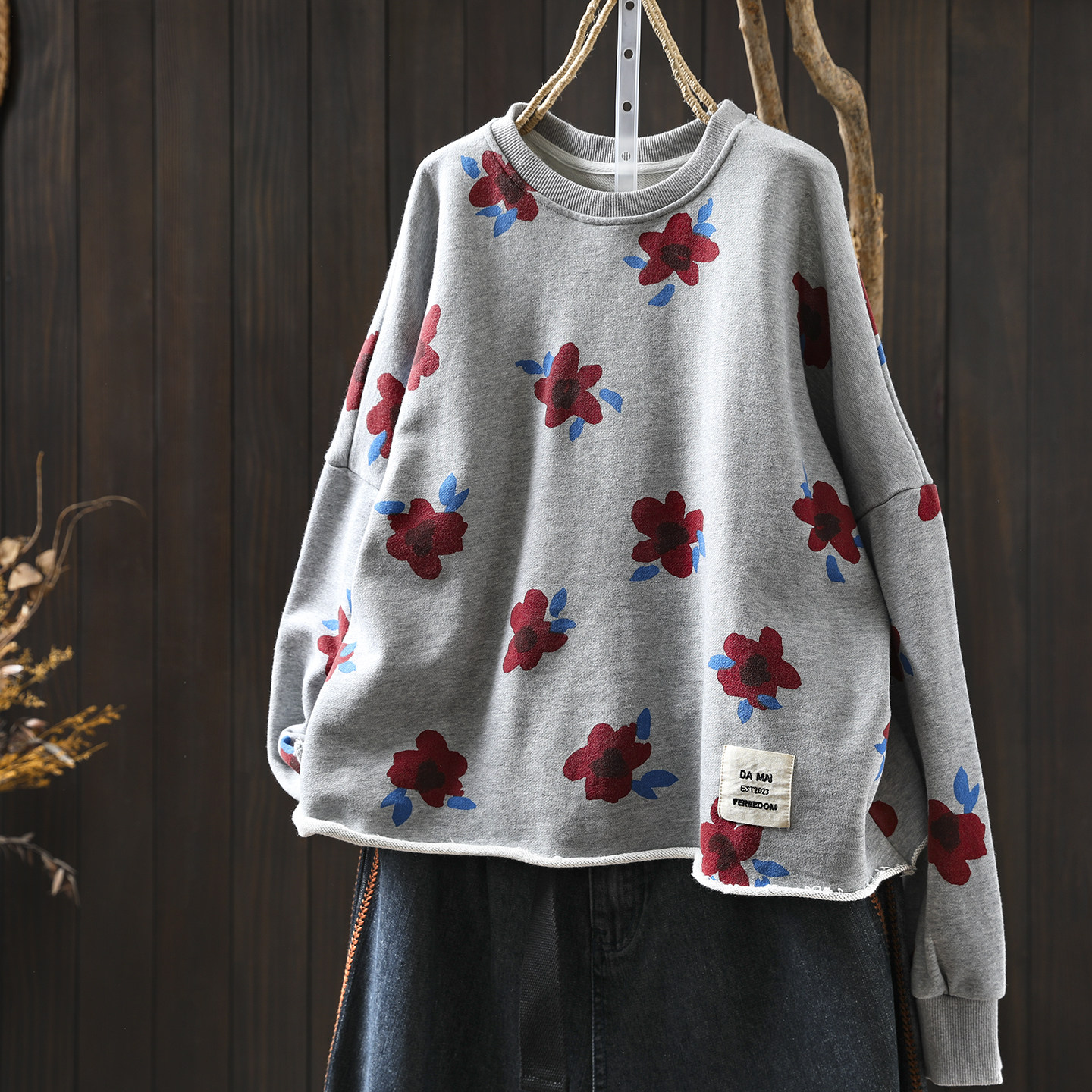 卫衣女新款2026爆款时尚洋气春秋花朵印花巨好看宽松流行短款上衣