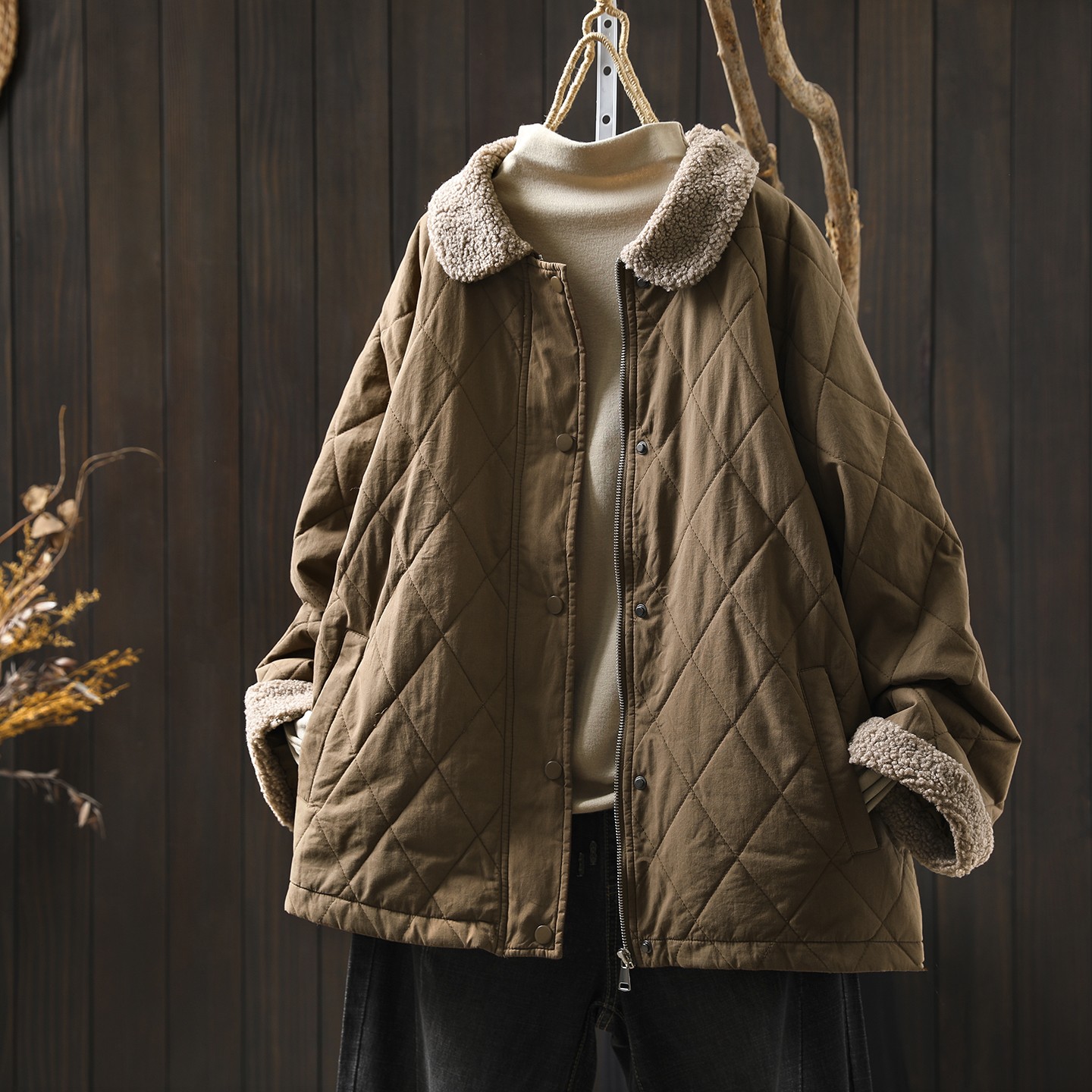 棉服女款2025新款冬装菱格轻薄减龄休闲宽松别致巨好看的夹棉外套