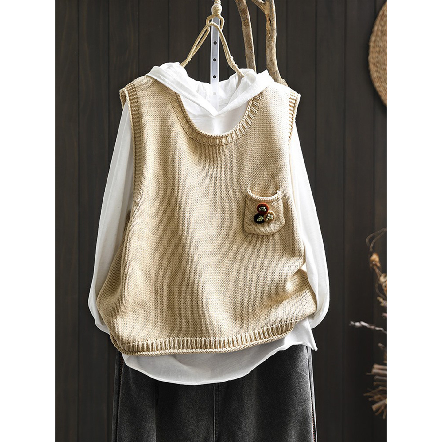 口袋花朵棉线针织马甲背心女2026秋新款宽松文艺无袖百搭坎肩上衣