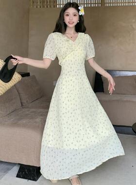 黄色V领甜美碎花裙夏季过膝连衣裙女收腰显瘦雪纺裙子泡泡袖学生