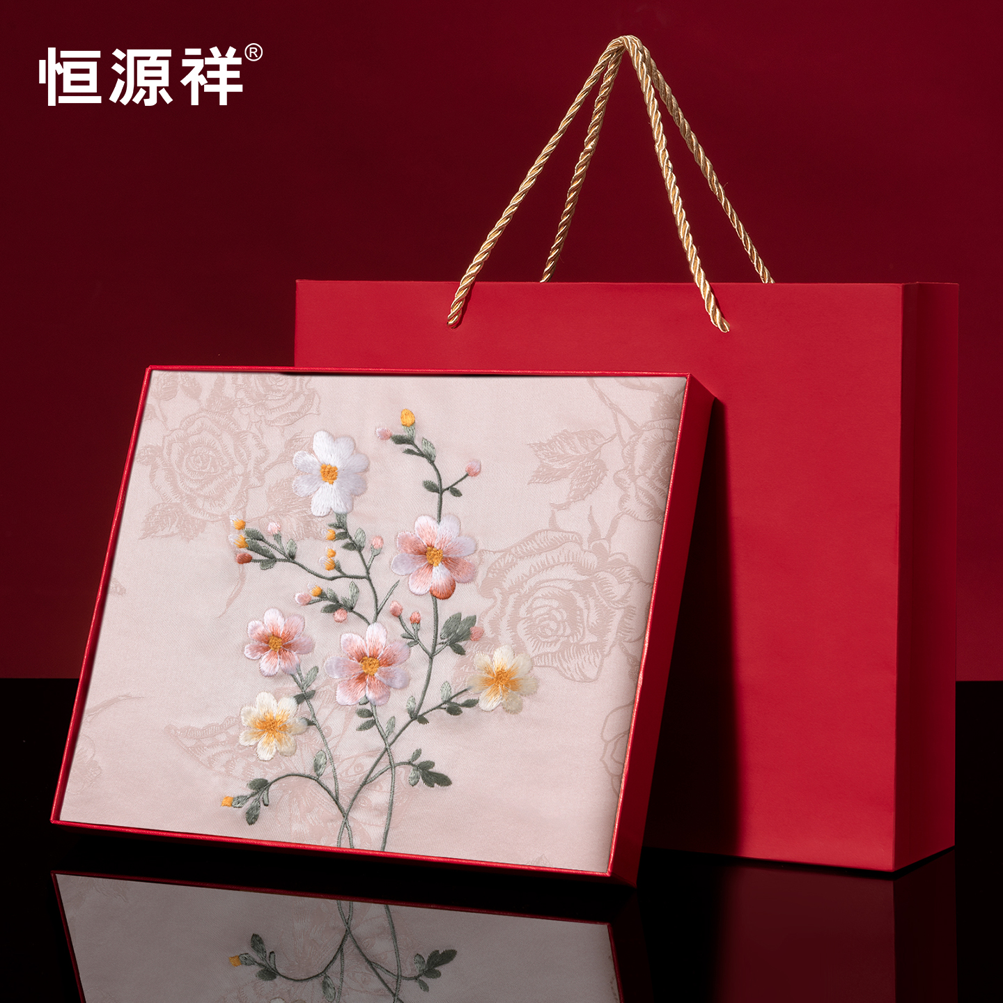 不经意的精致真丝刺绣丝巾送妈妈