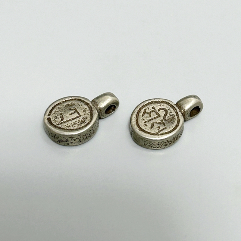 特价 藏式托甲六字箴言牌小吊坠背云卡子挂件文玩佛珠手串配饰