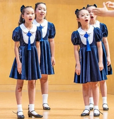 儿童初中生诗歌朗诵表演合唱服图片