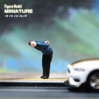 现货1/87 1/64 1/43 1/24 趴车弯腰被捕罪犯涂装微缩模型手办场景