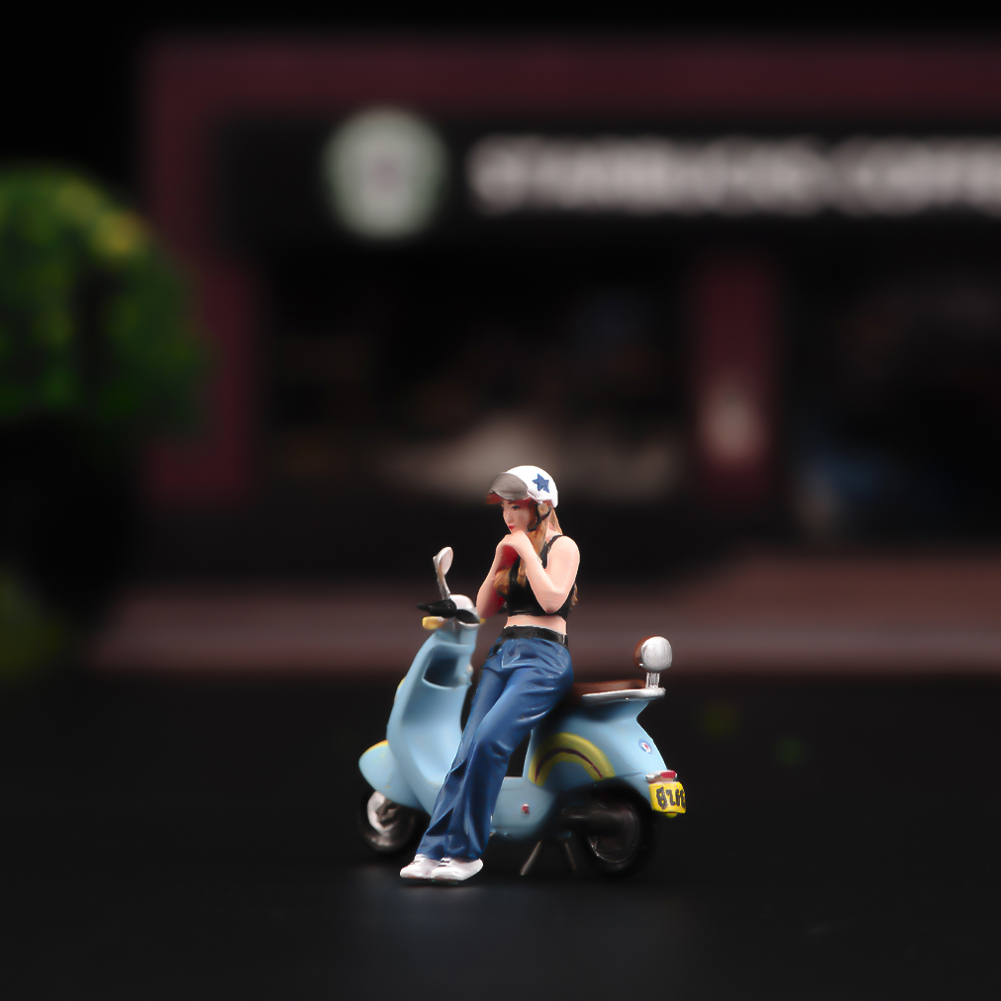 现货ANT 1/64 1/43 靠坐在电车的女孩微缩模型沙盘手办树脂小人偶