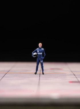 现货ANT 1/64 赛车手蓝色赛车服 微缩模型沙盘手办树脂小人偶微拍