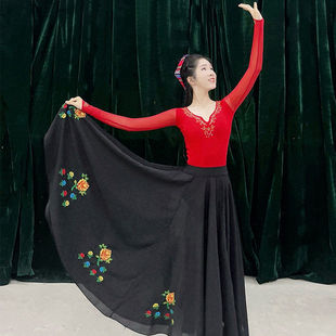 新疆维吾尔族舞蹈服装刺绣练习裙女民族舞蹈演出大摆裙艺考半身裙
