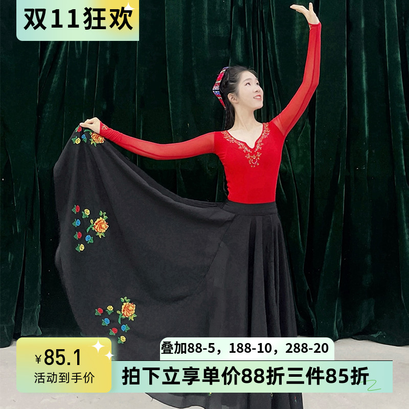 新疆维吾尔族刺绣练习裙