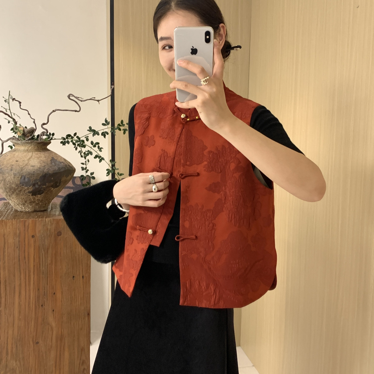 王奕可amzg秋上新新中式看他家超显白贵气提花中国红马甲333755