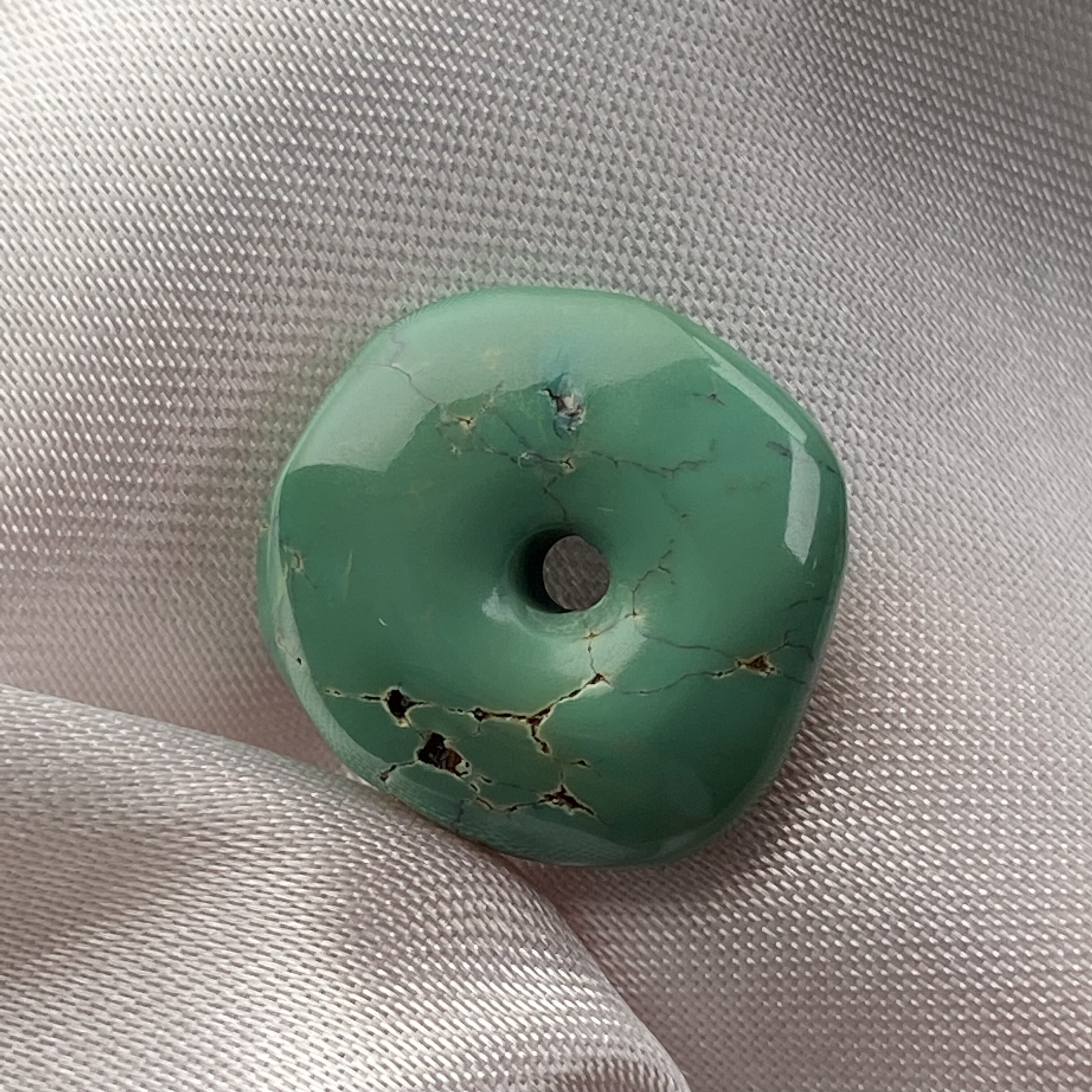 湖北天然原矿瓷釉级绿松石油绿藏扣尺寸15.4mm厚5.65mmDIY配饰
