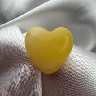 俄料原矿白花蜜蜡爱心宽21.7mm长19.6mm厚12.7mm重3.09g屁桃