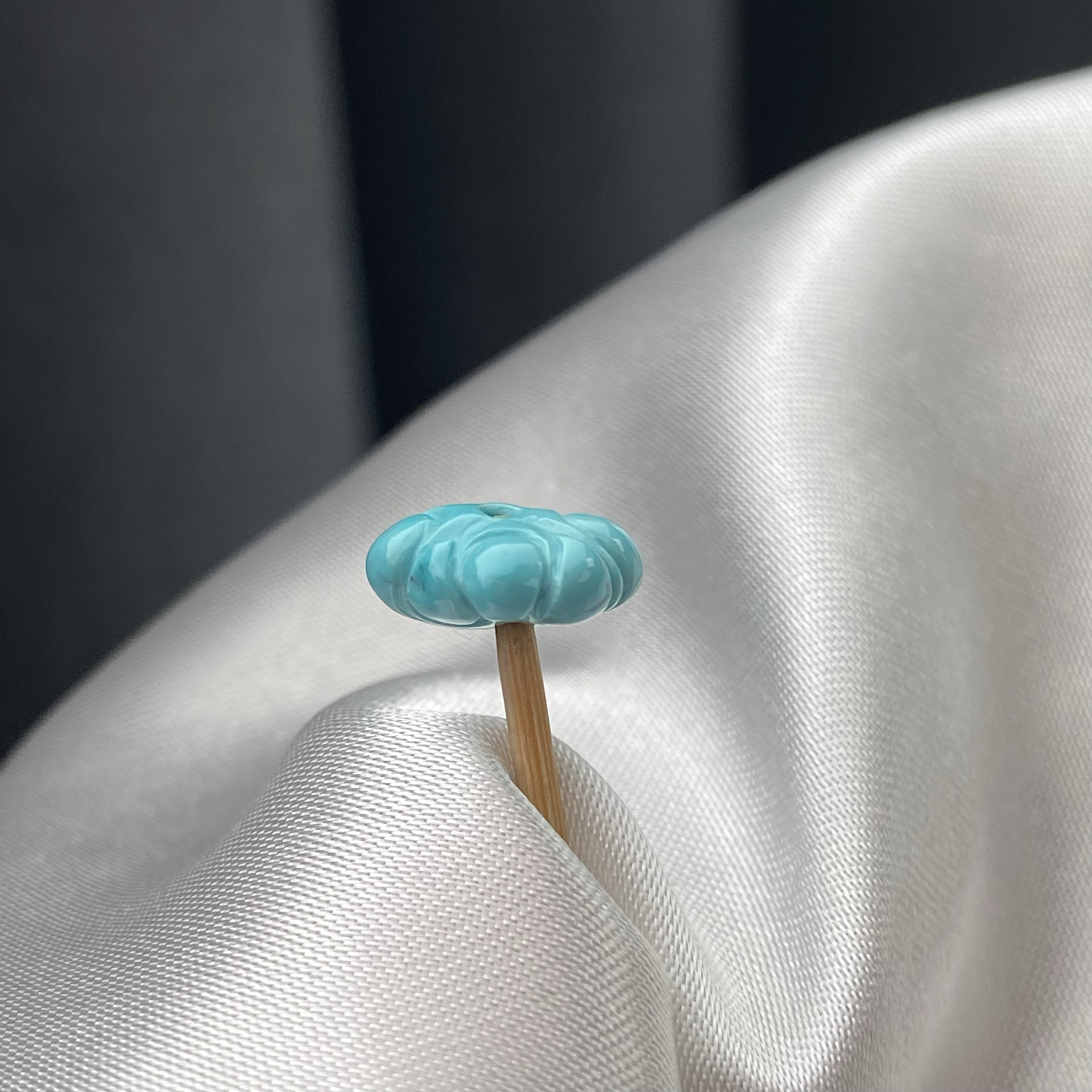 天然原矿绿松石果冻料吞噬9.6mm0.527g