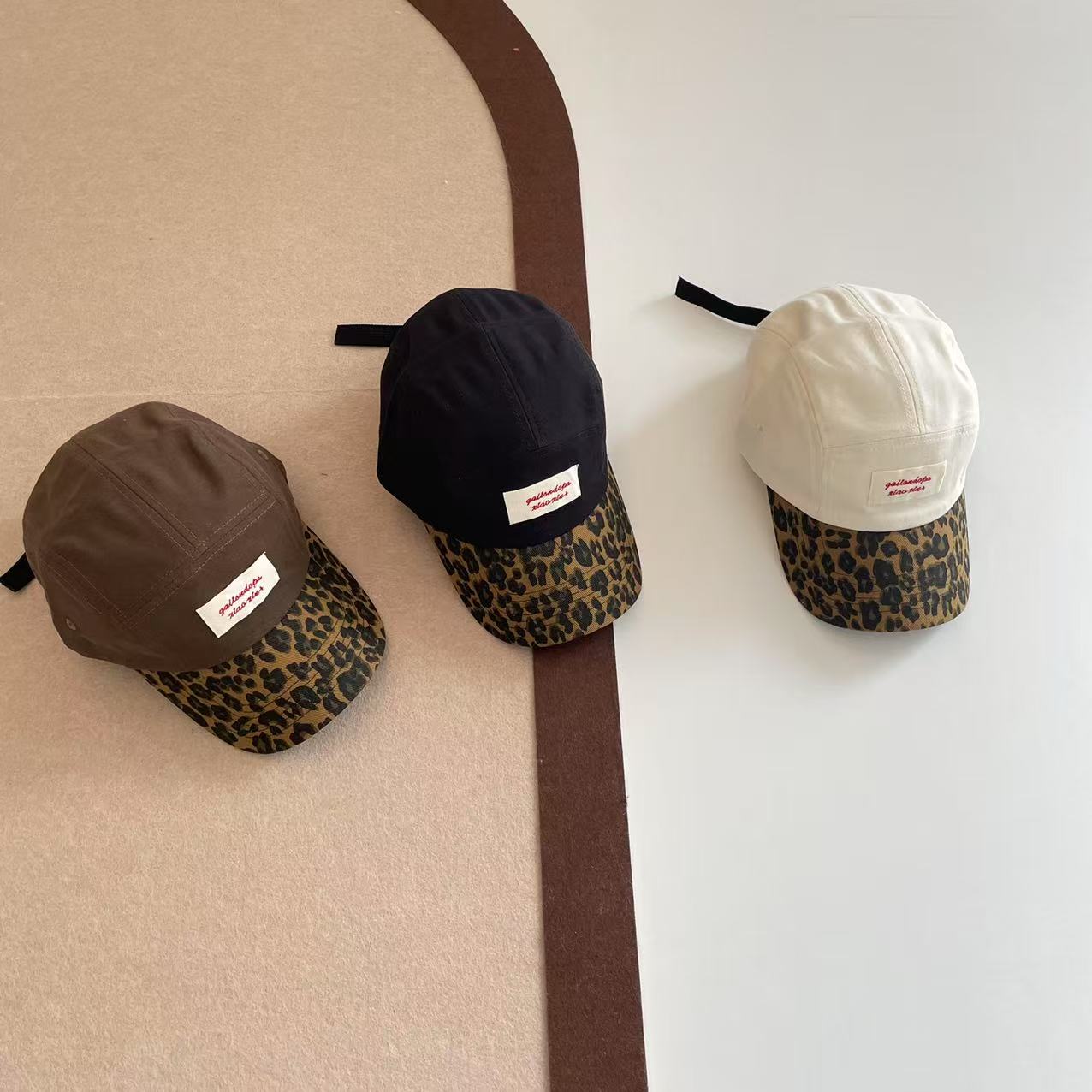 依依妈女童宝宝休闲撞色棒球帽潮儿童秋冬时髦复古豹纹拼色鸭舌帽