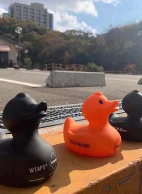 现货FCRB RUBBER DUCK玩具鸭子潮牌摆件玩具WTAPS BAPE READYMADE