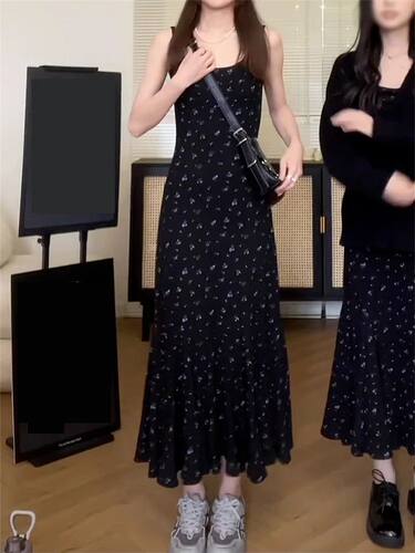 2025春夏新款吊带碎花连衣裙女显高穿搭收腰法式高级鱼尾长裙