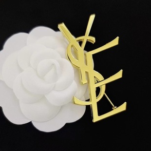 XYDZ优品杨树林胸针光面光泽闪别针气质大版搭配包包服装简约字母