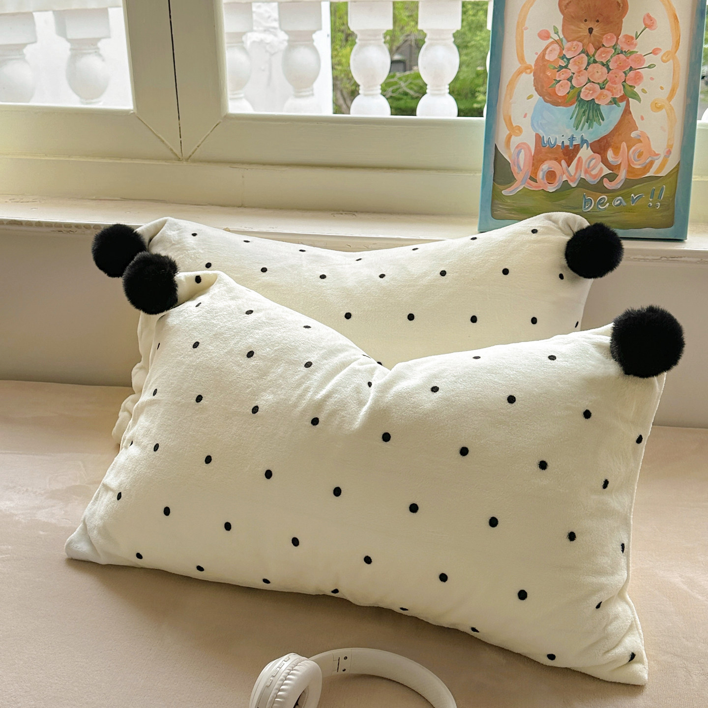 ins风韩系波点牛奶绒保暖枕套可爱毛球枕头套可拆卸珊瑚绒枕芯套