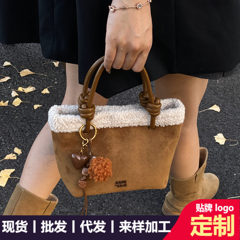 秋冬复古毛毛包女毛绒麂皮绒手提水桶包百搭单肩斜挎包小包跨境款