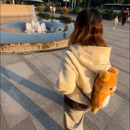 轻松熊可爱毛绒双肩背包