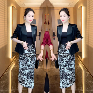 2024春夏新款简约时尚套装裙时尚百搭气质精干外套+印花半身裙女