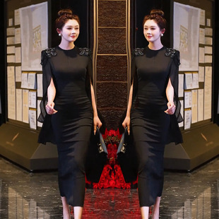 高级感抖音热门爆款连衣裙春季轻奢赫本风优雅斗篷披肩串珠包臀裙