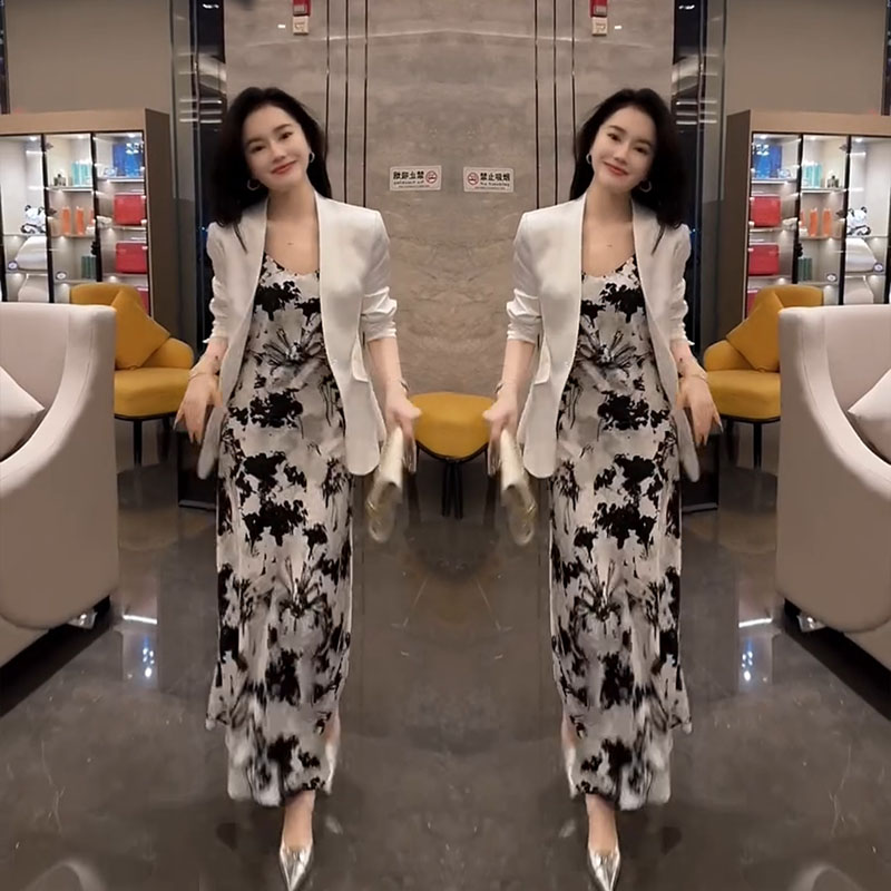 百搭西装外套+印花吊带连衣裙女