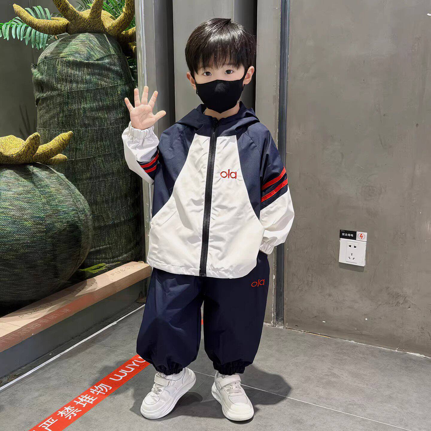 法国Uamtor男童套装2026春秋季新款洋气儿童韩版冲锋衣外套两件套