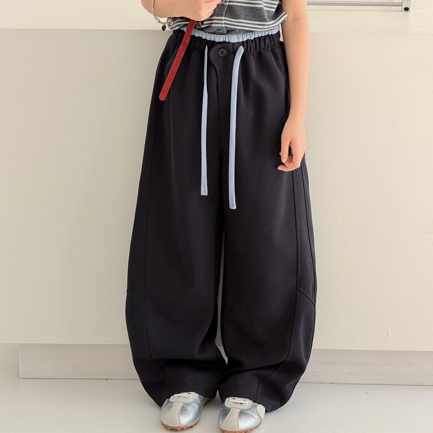 女童超好看韩系裤子夏季2026新款初中生女孩运动裤儿童薄款弯刀裤